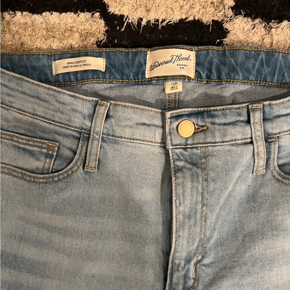 Universal Thread jeans - Picture 3 of 4
